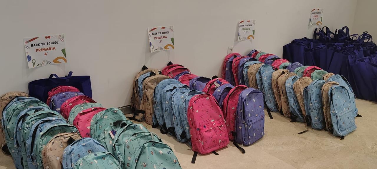 Apadrina un niño: Programa de entrega de útiles escolares